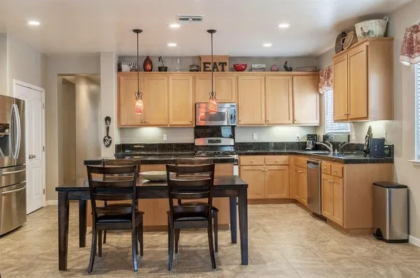 $2,600 | 2313 North Silvervale Street, Visalia, CA 93291