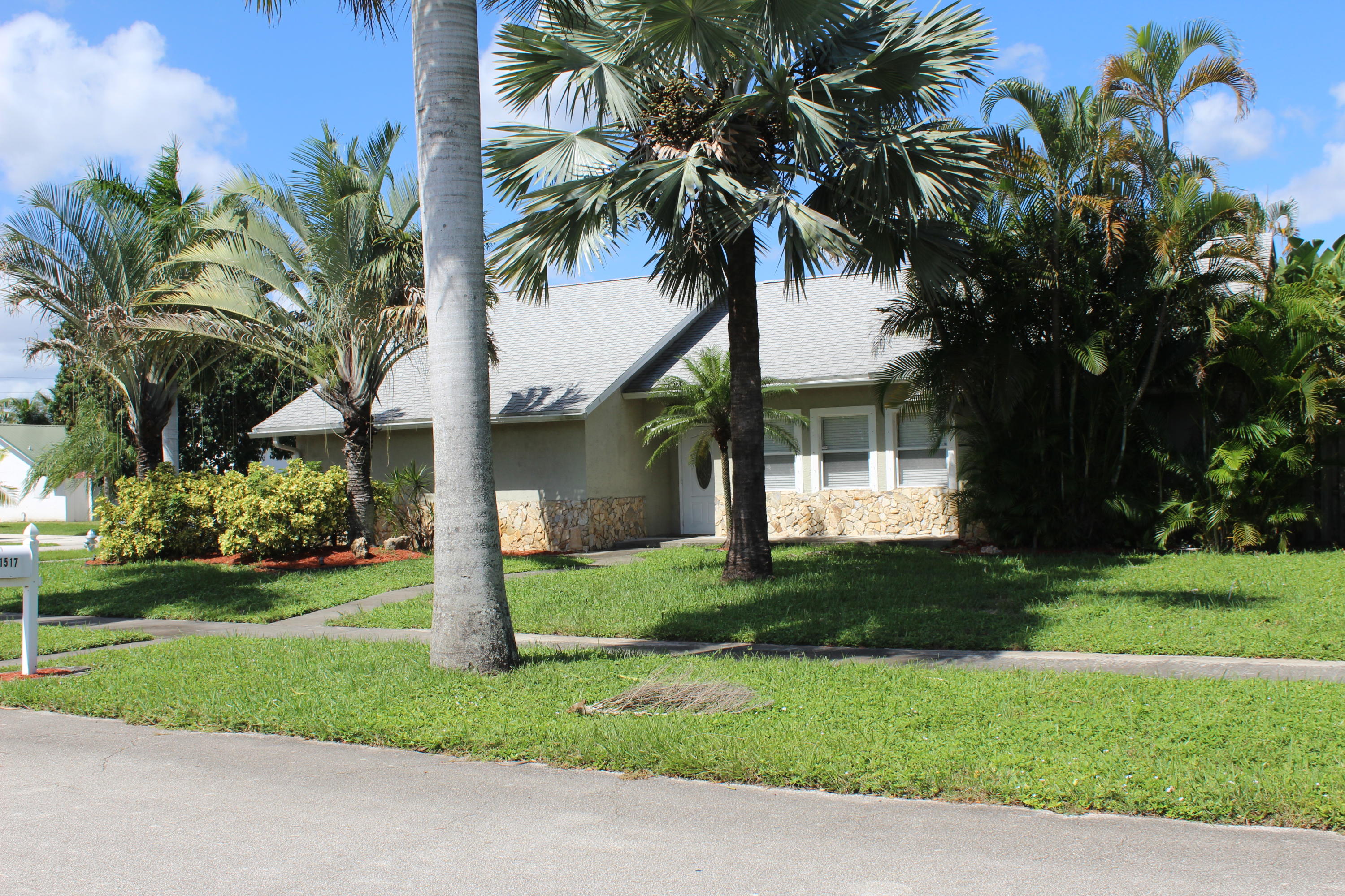 1517 Cormorant Road Delray Beach, FL 33444 - Photo 2 of 28 001