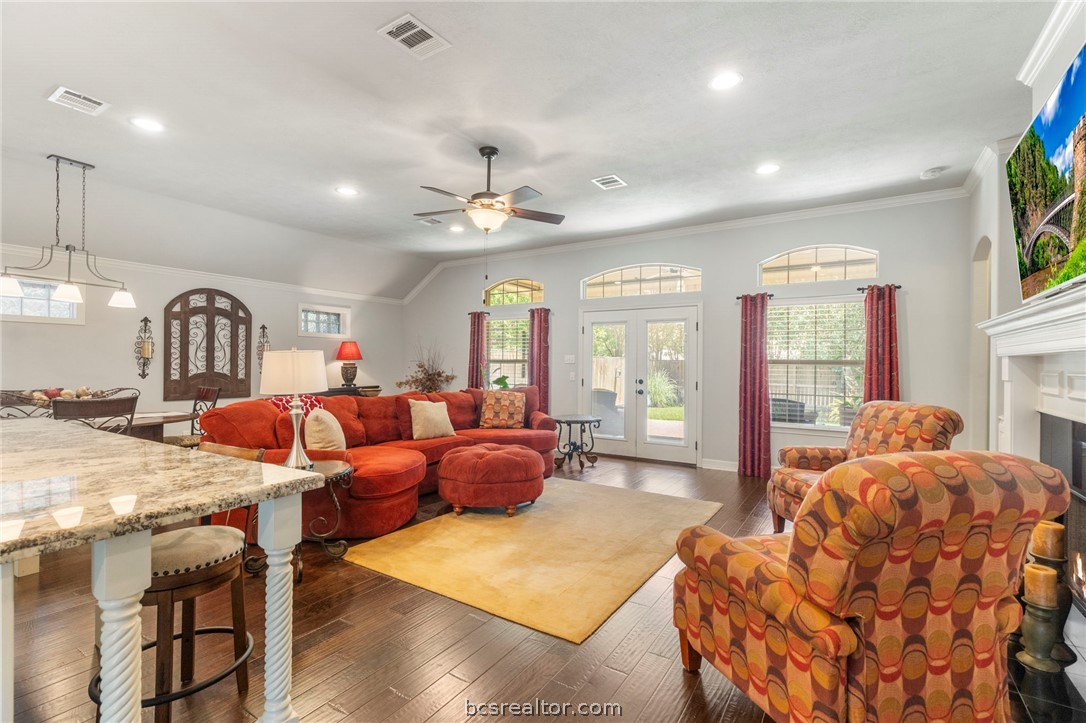 318 Cecelia Loop College Station, TX 77845 - Photo 20 of 38