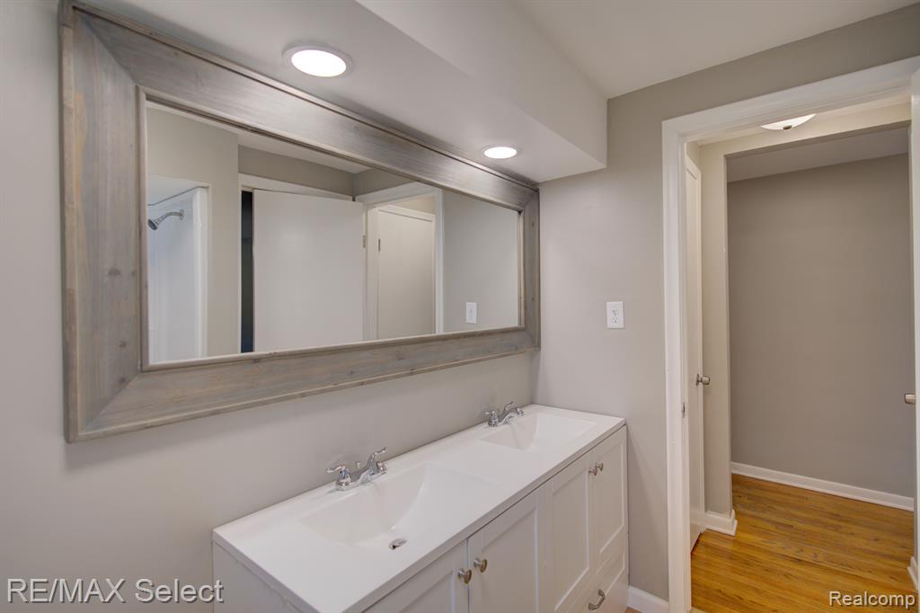 7120 Beecher Road Flushing, MI 48433 - Photo 11 of 27
