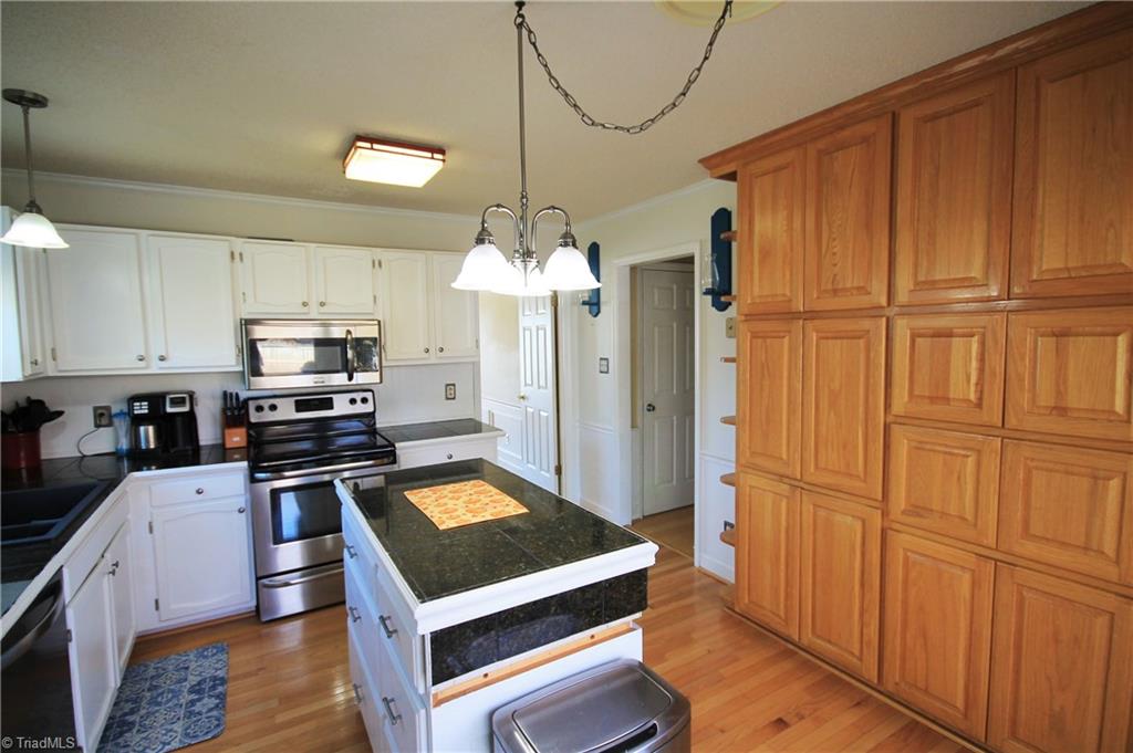 5560 Folkstone Road Pfafftown, NC 27040 - Photo 15 of 44 Gallery Image 15