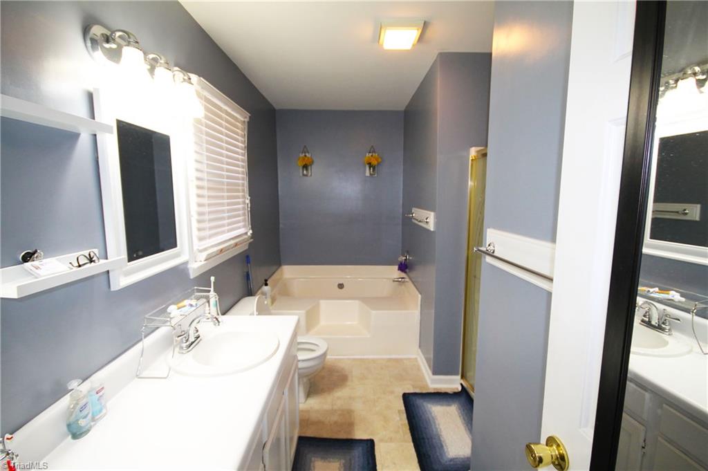 5560 Folkstone Road Pfafftown, NC 27040 - Photo 24 of 44 Master Bathroom