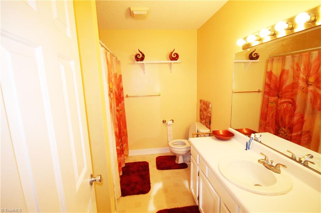 5560 Folkstone Road Pfafftown, NC 27040 - Photo 30 of 44 Upstairs full bathroom