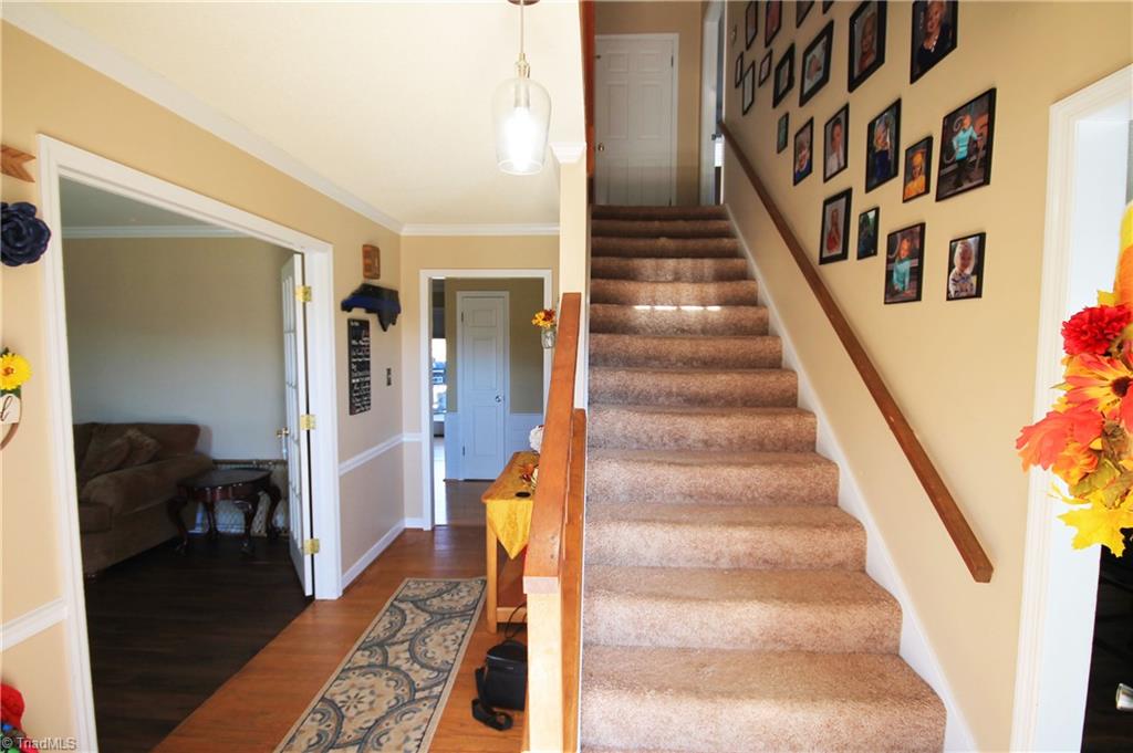 5560 Folkstone Road Pfafftown, NC 27040 - Photo 9 of 44 Gallery Image 9