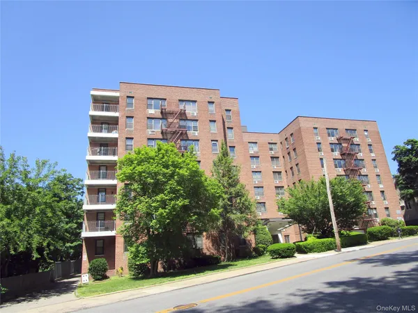 $1,947 | 123 Valentine Lane, Unit 4E, Yonkers, NY 10705