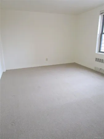 $1,947 | 123 Valentine Lane, Unit 4E, Yonkers, NY 10705