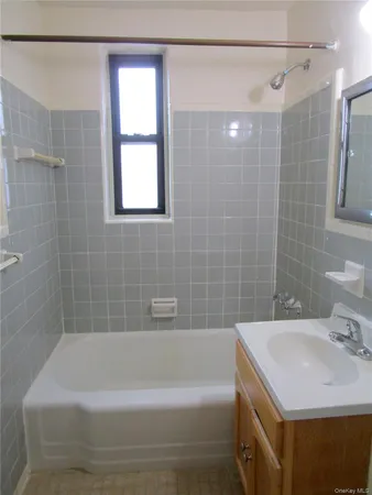 $1,947 | 123 Valentine Lane, Unit 4E, Yonkers, NY 10705