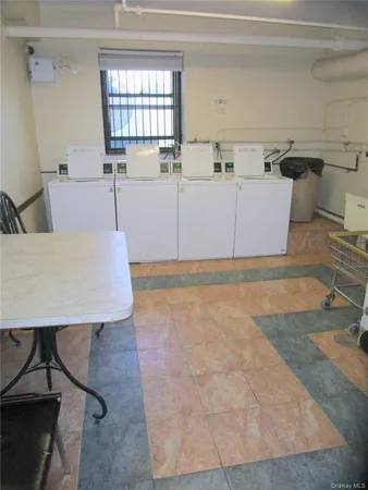 $1,947 | 123 Valentine Lane, Unit 4E, Yonkers, NY 10705
