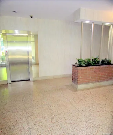 $1,947 | 123 Valentine Lane, Unit 4E, Yonkers, NY 10705