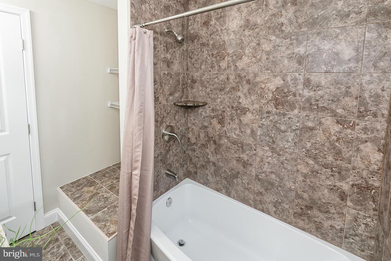 1136 Newfield Road Baltimore, MD 21207 - Photo 17 of 30 Bath