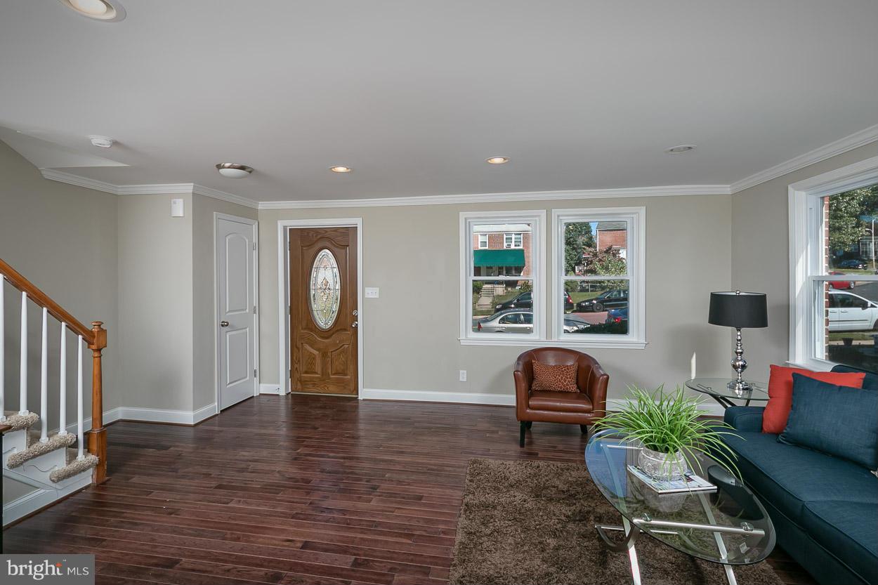 1136 Newfield Road Baltimore, MD 21207 - Photo 6 of 30 Living Room