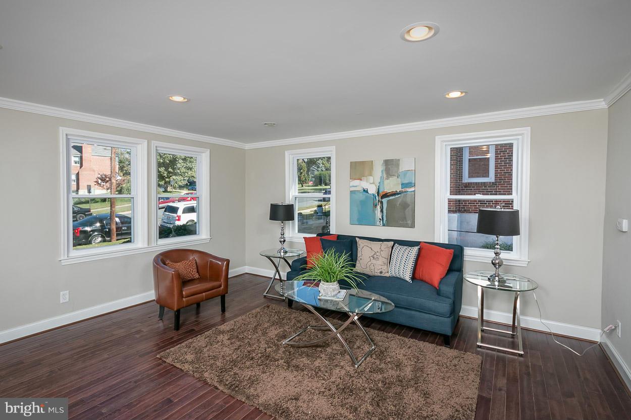 1136 Newfield Road Baltimore, MD 21207 - Photo 7 of 30 Living Room