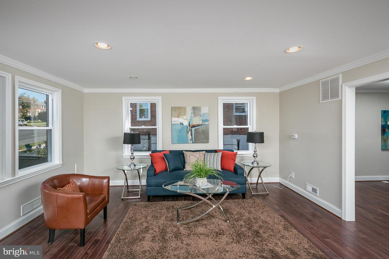1136 Newfield Road Baltimore, MD 21207 - Photo 8 of 30 Living Room
