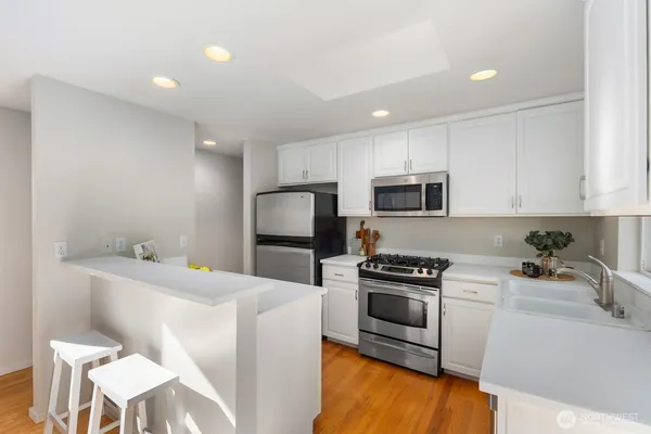 $966,000 | 5121 27th Avenue Northeast, Seattle, WA 98105