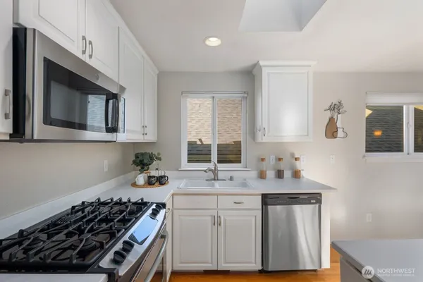 $966,000 | 5121 27th Avenue Northeast, Seattle, WA 98105