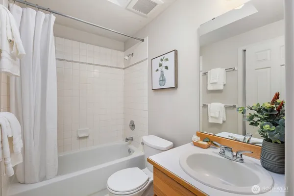 $966,000 | 5121 27th Avenue Northeast, Seattle, WA 98105