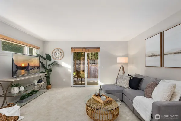 $966,000 | 5121 27th Avenue Northeast, Seattle, WA 98105