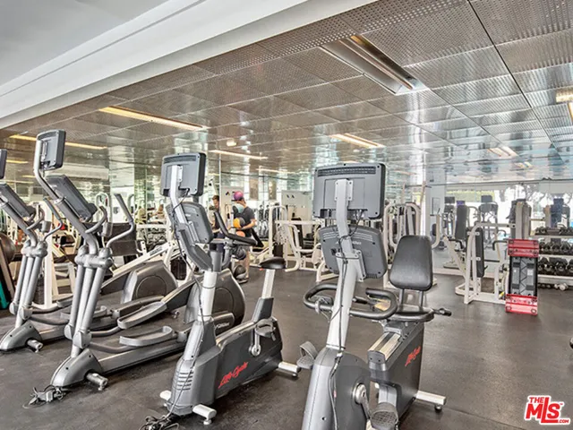 $5,660 | 2700 Neilson Way, Unit 435, Santa Monica, CA 90405