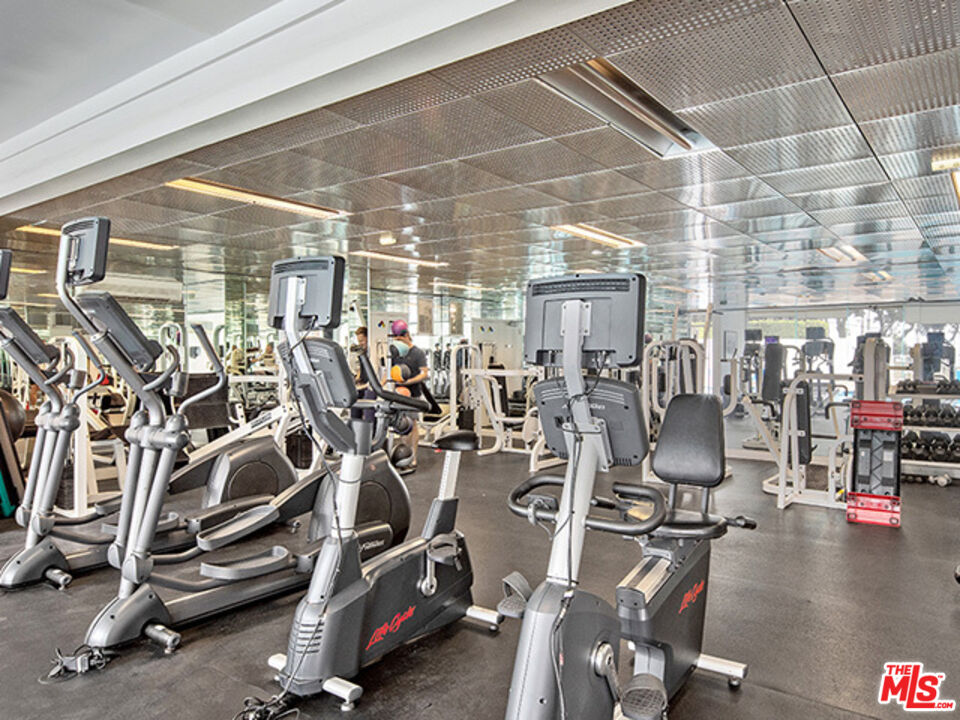 2700 Neilson Way, Unit 435 Santa Monica, CA 90405 - Photo 18 of 28 a view of a room with gym equipment