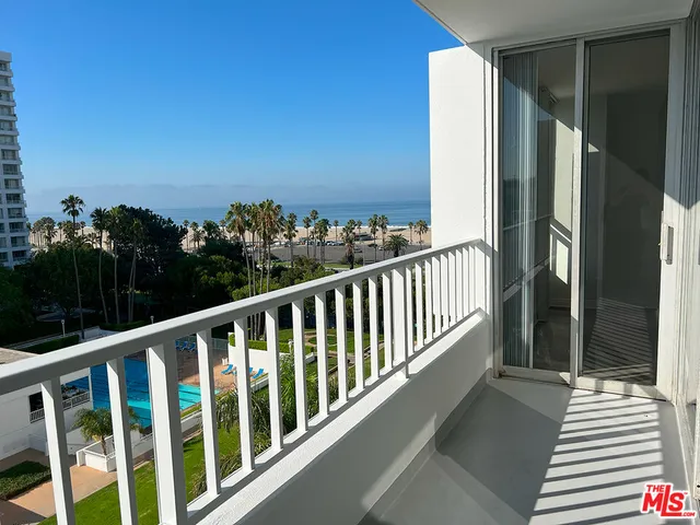 $5,660 | 2700 Neilson Way, Unit 435, Santa Monica, CA 90405