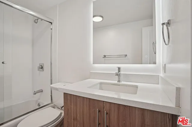 $5,660 | 2700 Neilson Way, Unit 435, Santa Monica, CA 90405