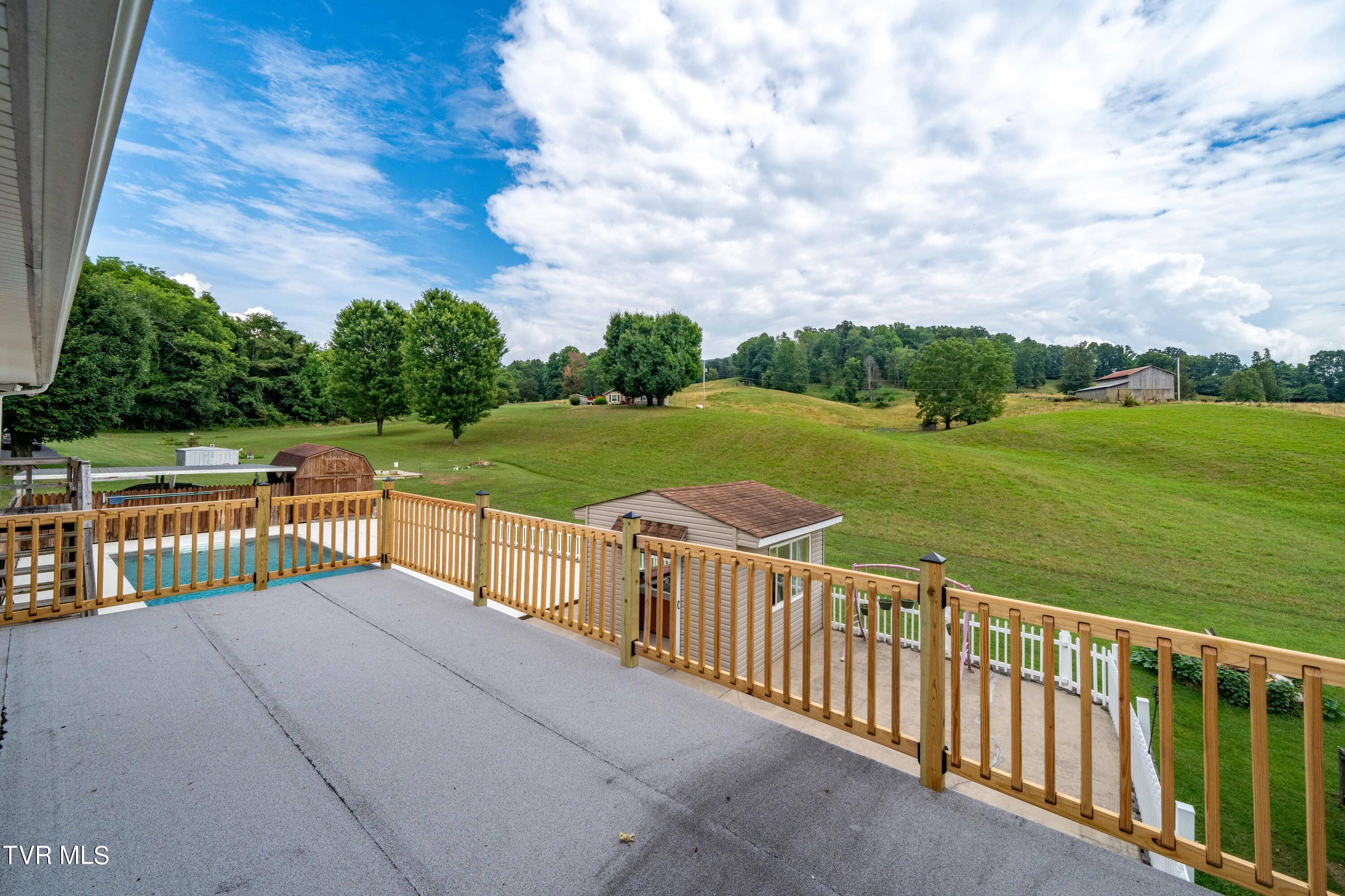 1979 Powder Branch Road Johnson City, TN 37601 - Photo 27 of 46 Balcony