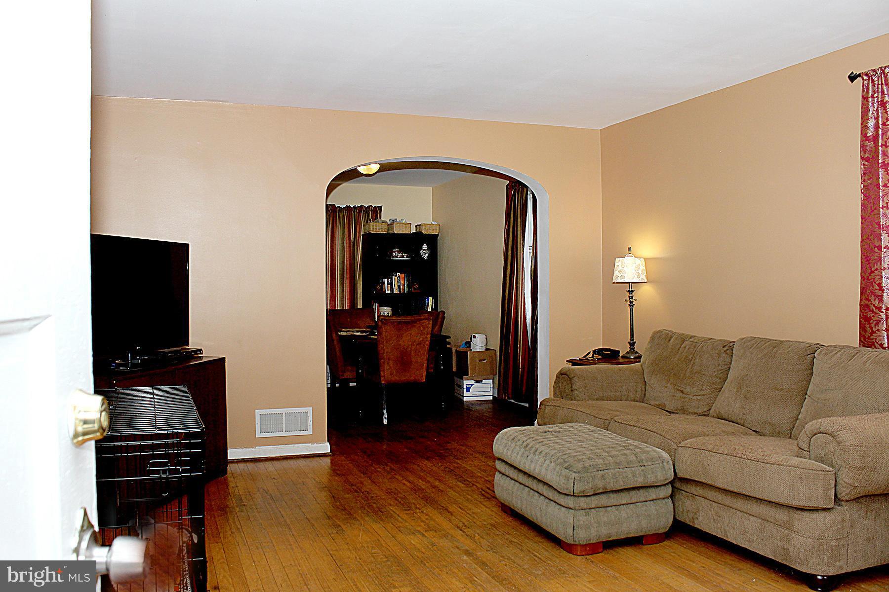 11906 Andrew Street Silver Spring, MD 20902 - Photo 4 of 30 Living Room