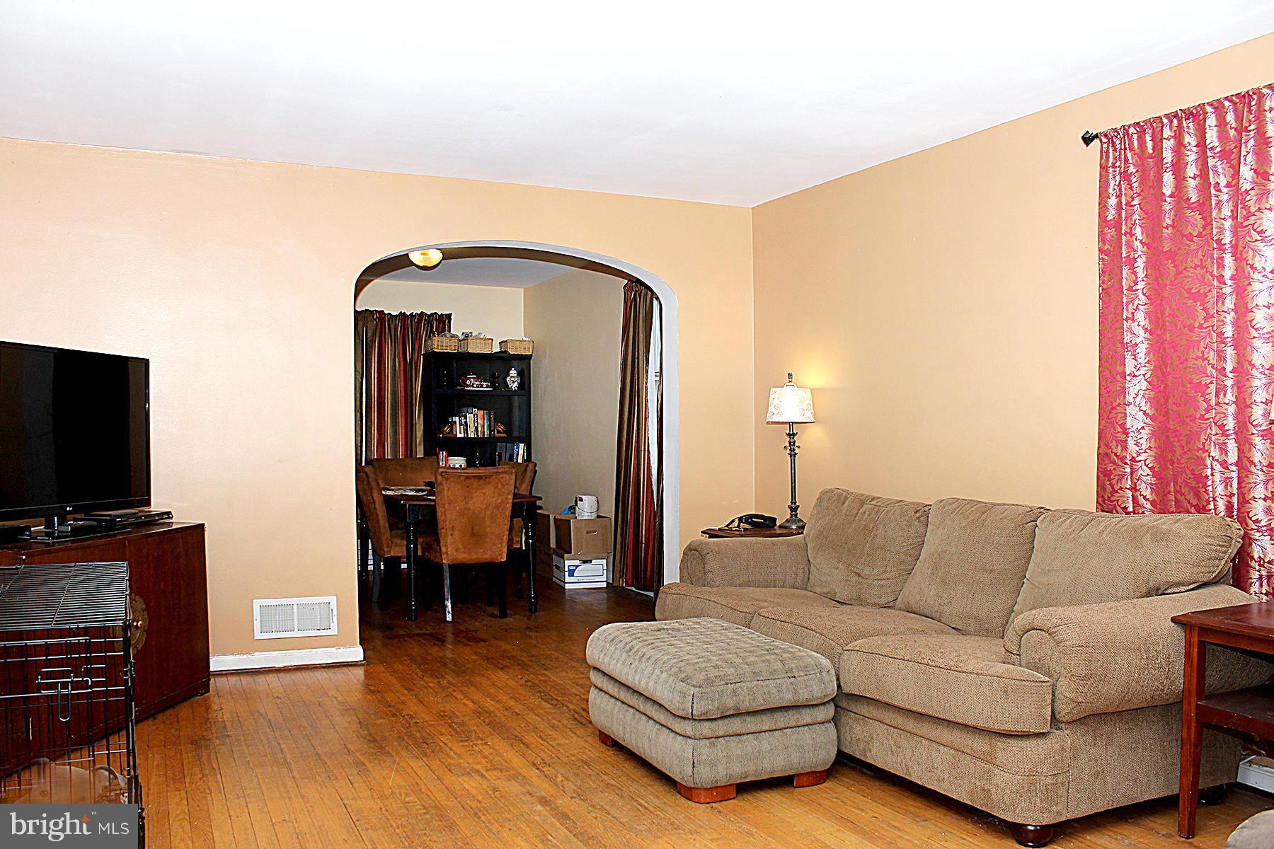 11906 Andrew Street Silver Spring, MD 20902 - Photo 5 of 30 Living Room