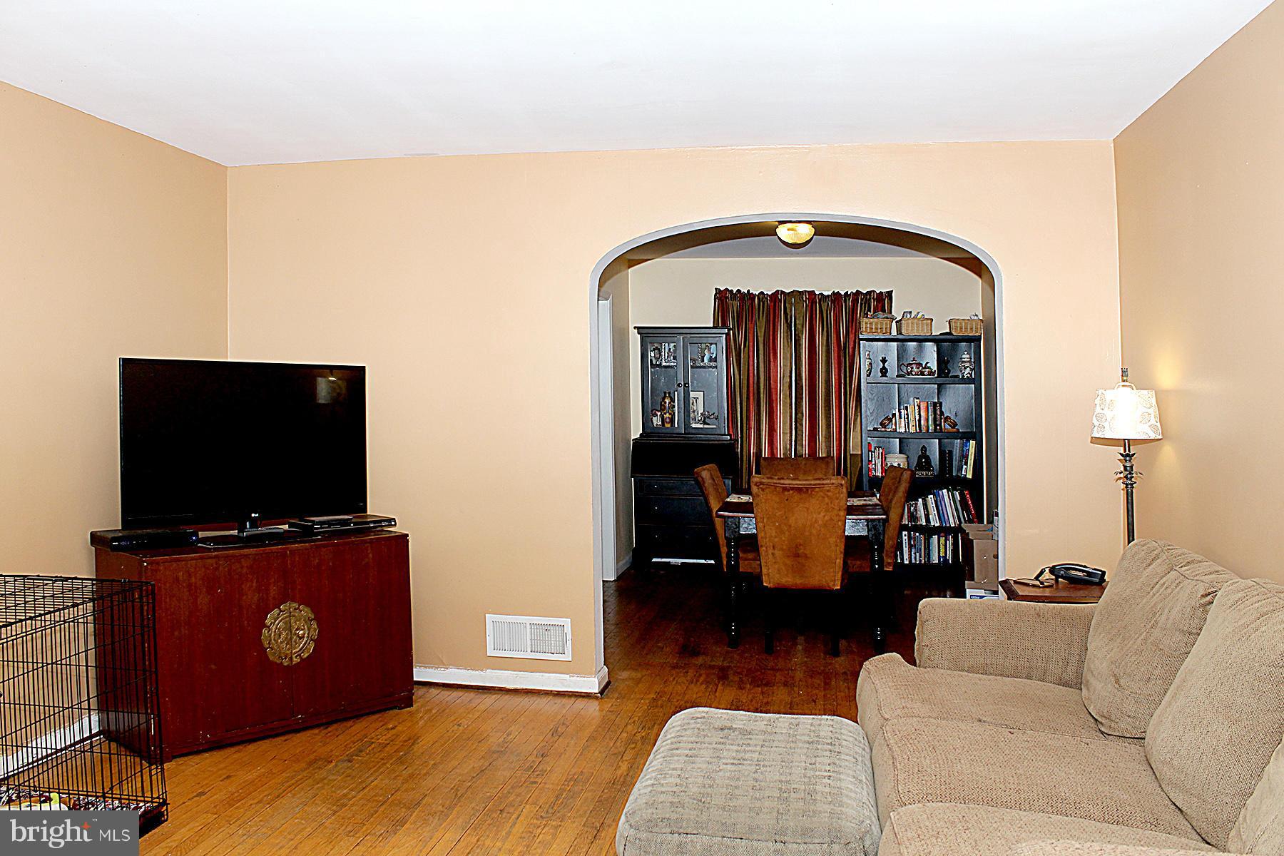 11906 Andrew Street Silver Spring, MD 20902 - Photo 8 of 30 Living Room