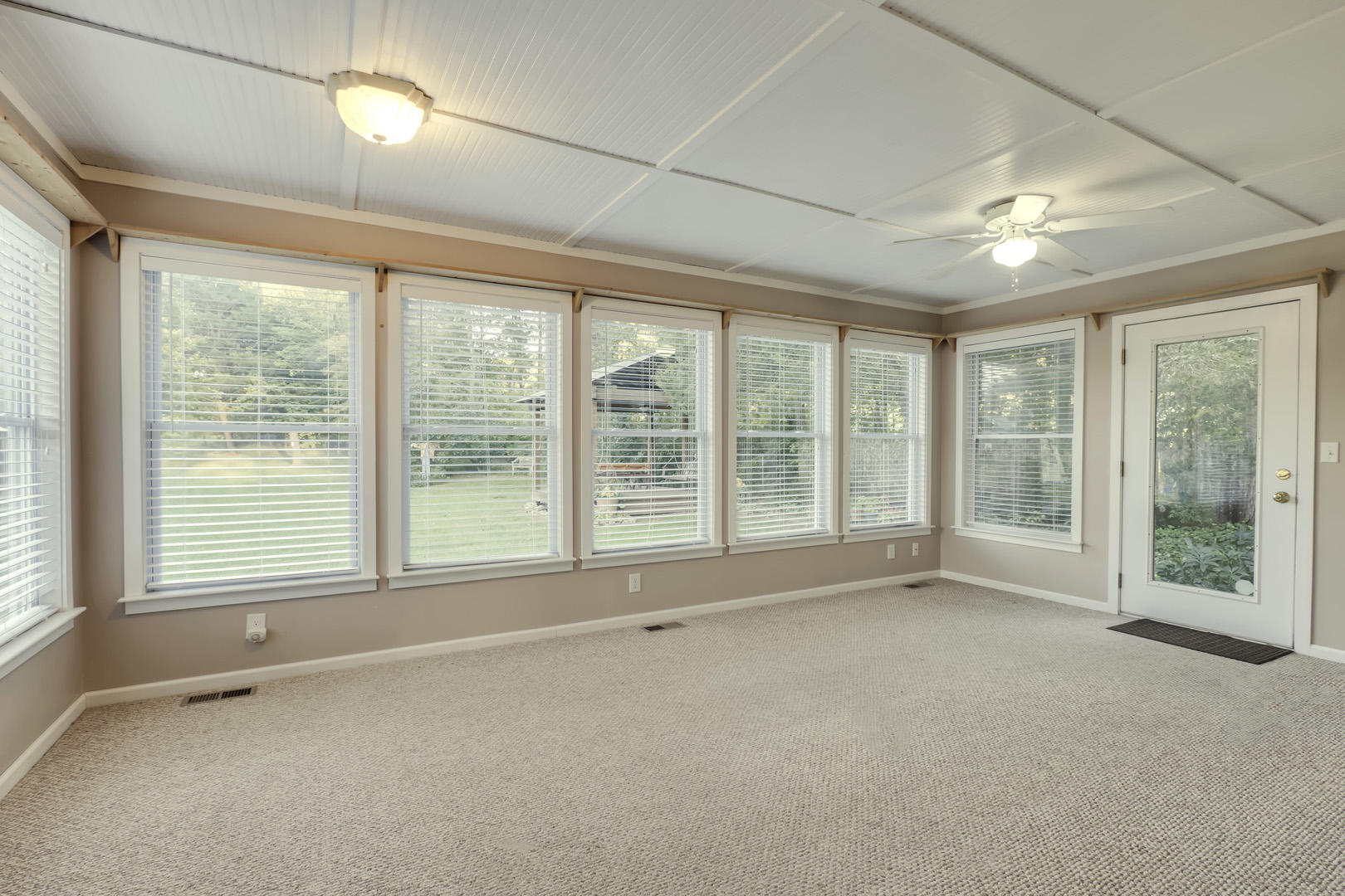 1420 Adams Road Strawberry Plains, TN 37871 - Photo 15 of 36 15_AdamsRoad_1420_FamilySunroom01
