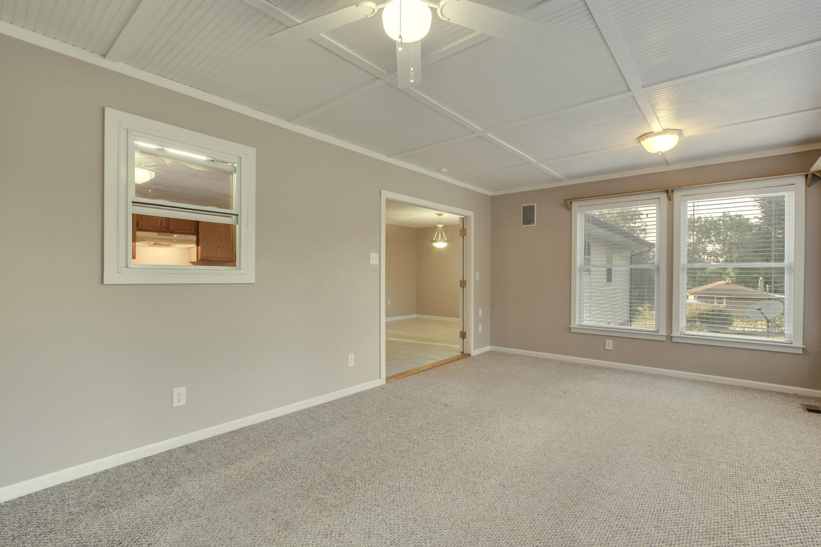 1420 Adams Road Strawberry Plains, TN 37871 - Photo 16 of 36 16_AdamsRoad_1420_FamilySunroom02