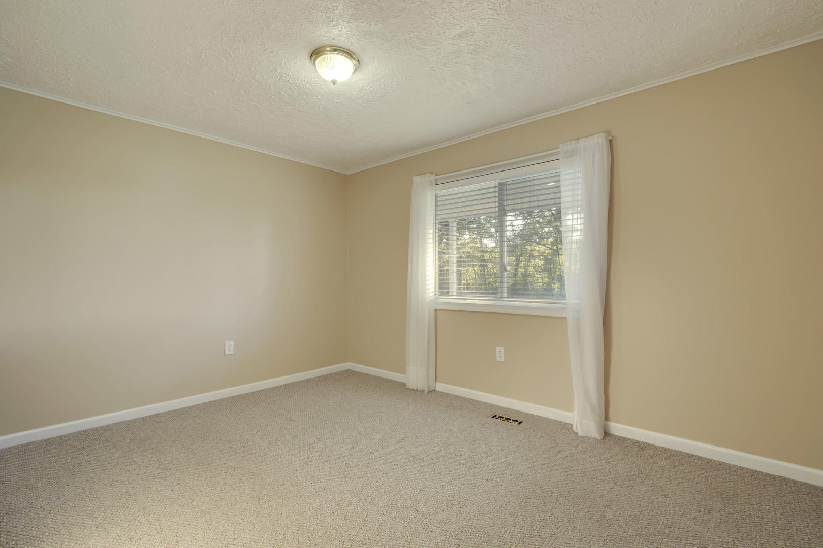 1420 Adams Road Strawberry Plains, TN 37871 - Photo 26 of 36 26_AdamsRoad_1420_Bedroom3_01