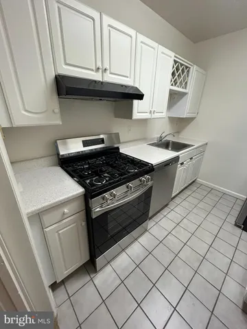 $1,450 | 10401 Grosvenor Place, Unit 328, Rockville, MD 20852