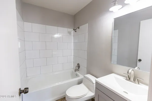 $2,595 | 2126 West Hermosa Drive, Tempe, AZ 85282