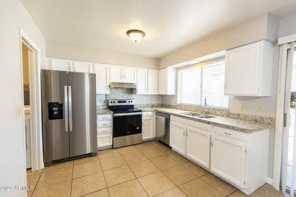 $2,595 | 2126 West Hermosa Drive, Tempe, AZ 85282