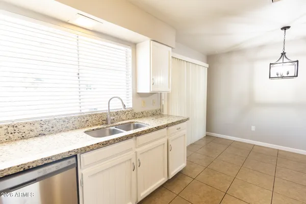 $2,595 | 2126 West Hermosa Drive, Tempe, AZ 85282