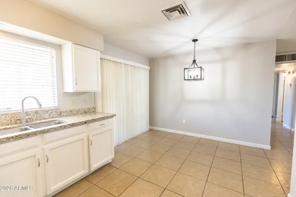 $2,595 | 2126 West Hermosa Drive, Tempe, AZ 85282