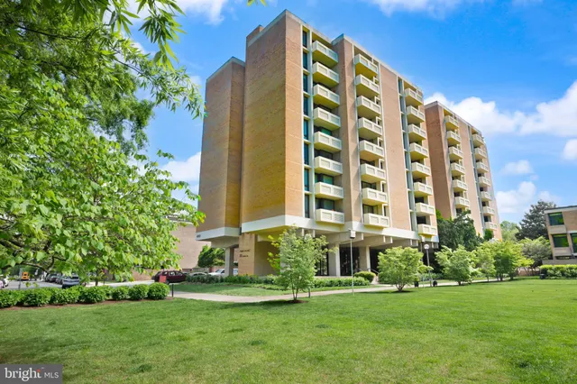 $349,900 | 490 M Street Southwest, Unit W802, Washington, DC 20024