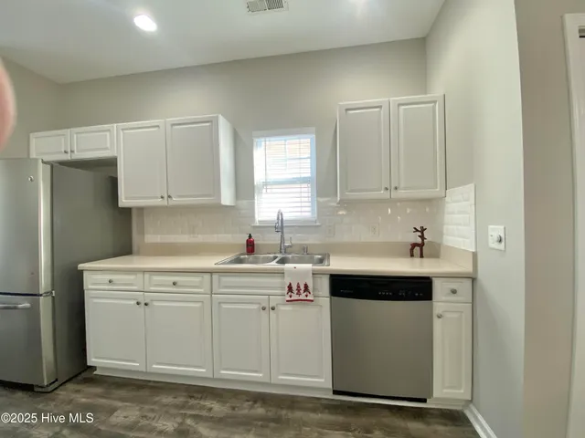 $1,950 | 842 Kiawah Lane, Wilmington, NC 28412