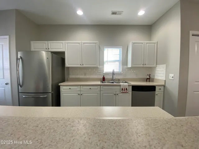 $1,950 | 842 Kiawah Lane, Wilmington, NC 28412