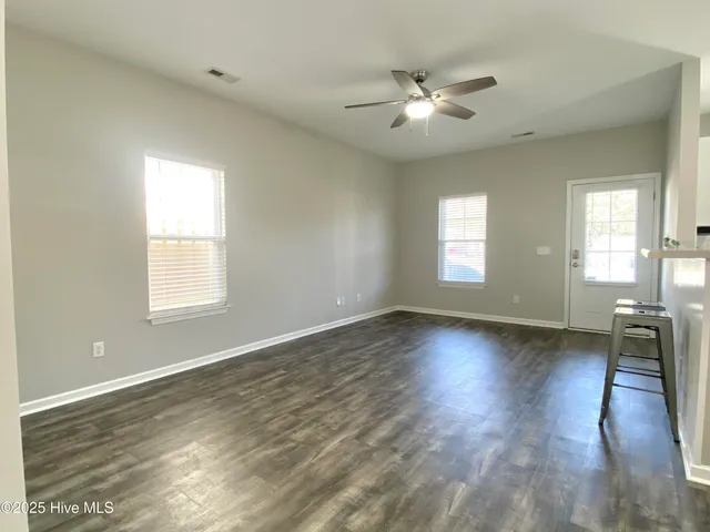 $1,950 | 842 Kiawah Lane, Wilmington, NC 28412