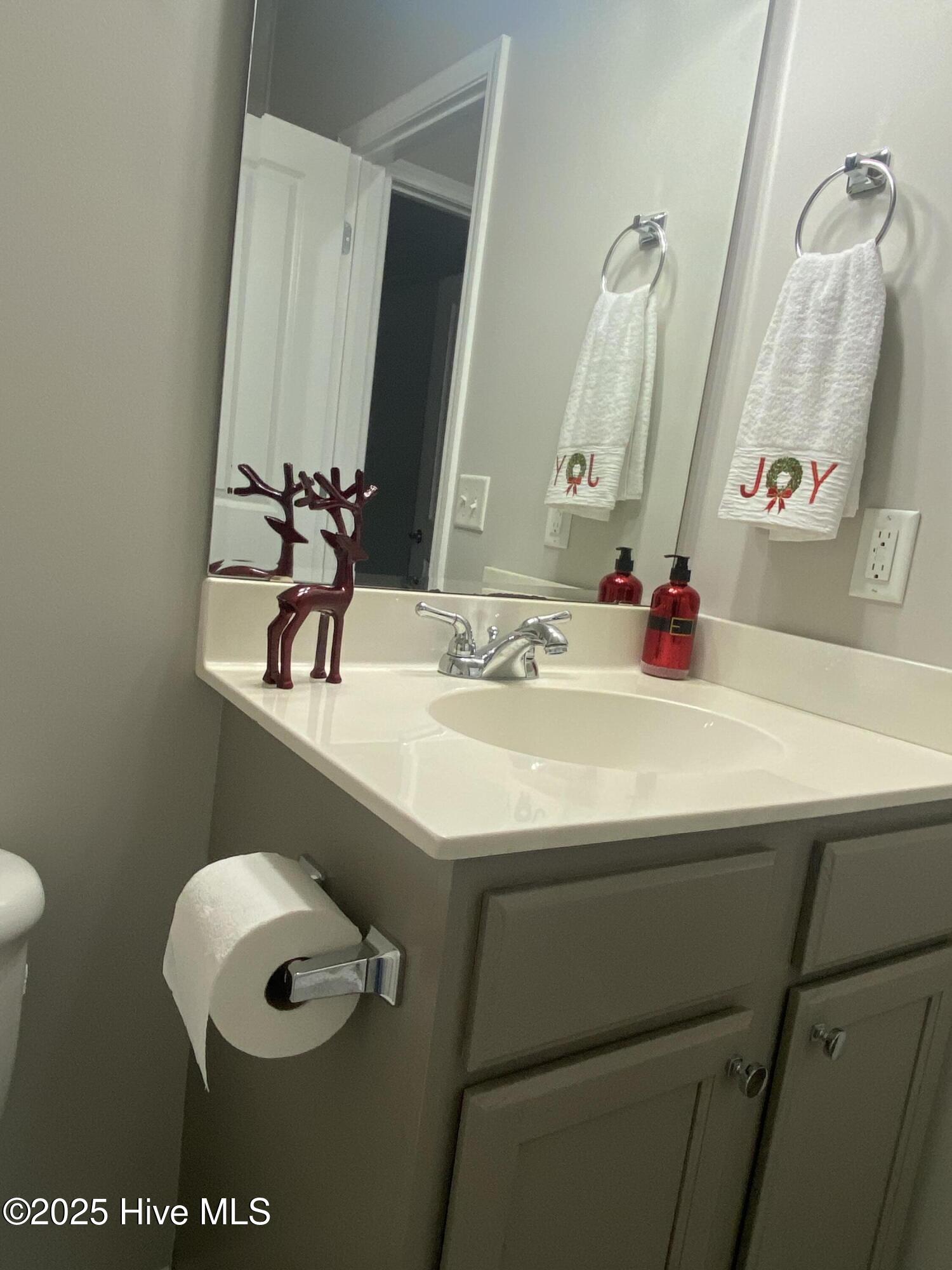 842 Kiawah Lane Wilmington, NC 28412 - Photo 33 of 51 Guest Bath