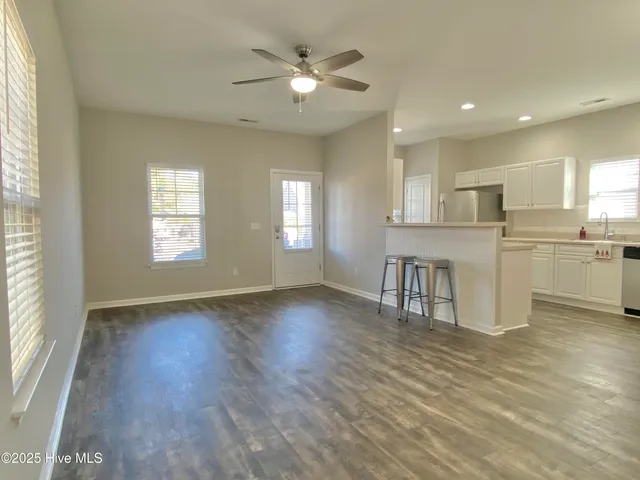 $1,950 | 842 Kiawah Lane, Wilmington, NC 28412