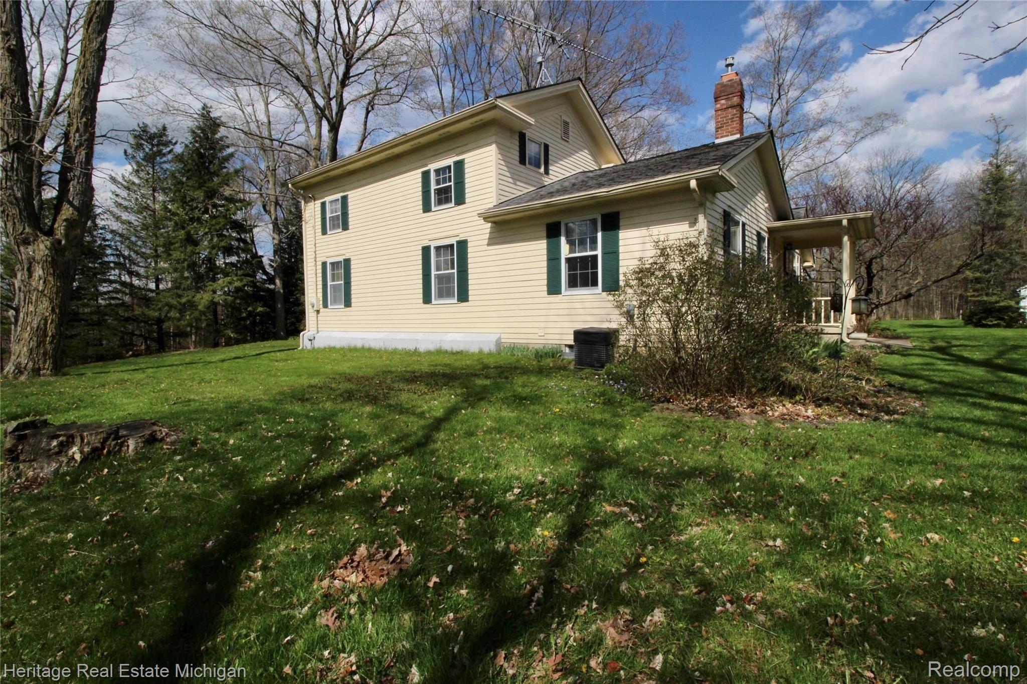 2250 Faussett Road Howell, MI 48855 - Photo 28 of 49 Side view of home