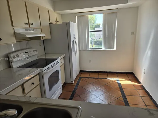 $2,250 | 655 West Park Drive, Unit 612, Miami, FL 33172