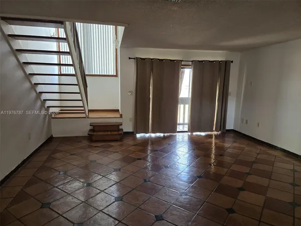 $2,250 | 655 West Park Drive, Unit 612, Miami, FL 33172