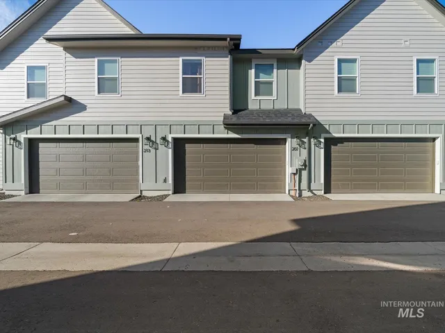 $385,000 | 207 South Pecknold Lane, Star, ID 83669