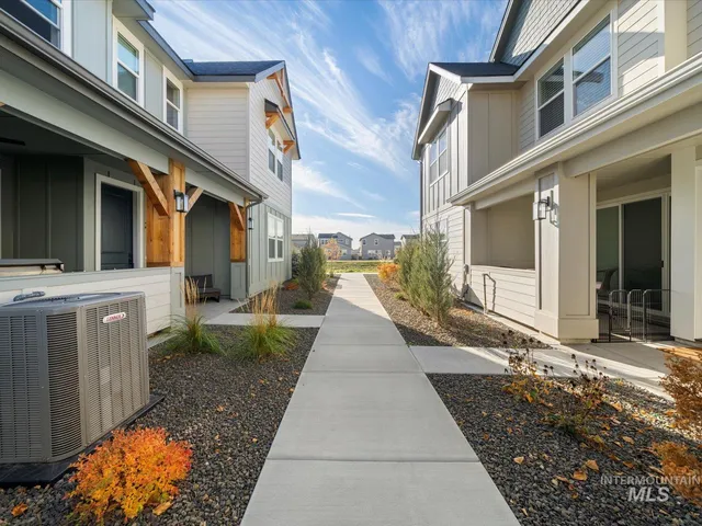 $385,000 | 207 South Pecknold Lane, Star, ID 83669