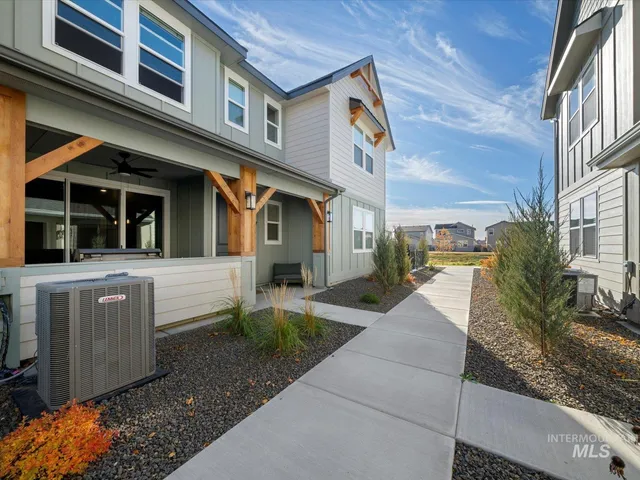 $385,000 | 207 South Pecknold Lane, Star, ID 83669
