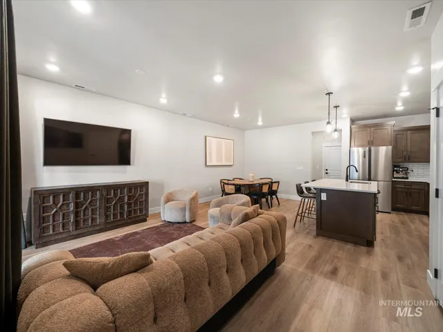 $385,000 | 207 South Pecknold Lane, Star, ID 83669